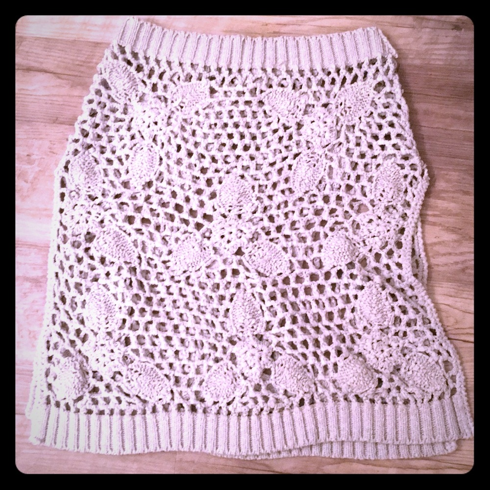 Chic knitted floral poncho